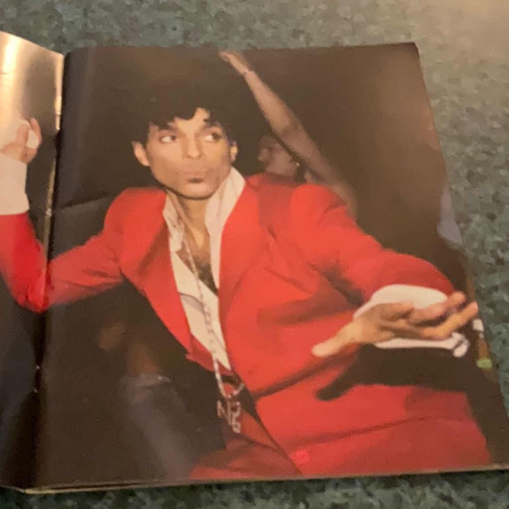 Prince Tshirt & Concert Book + 1 - image 6